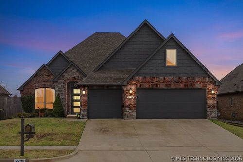 2202 117th Pl, Jenks, OK, 74037-6220 | Card Image