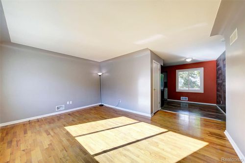 838 Westwood Dr, Fenton, MI, 48430-1421 | Card Image