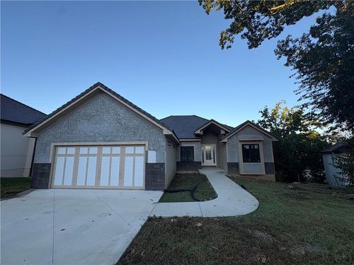 121 Teton Rdg, Lake Winnebago, MO, 64034-9466 | Card Image
