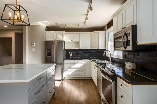1816 Glasgow Drive Sw, Calgary, AB, T3E4K7 | Card Image