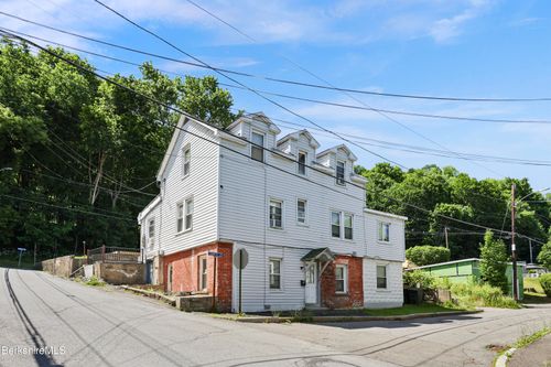 123 Francis St, North Adams, MA, 01247 | Card Image