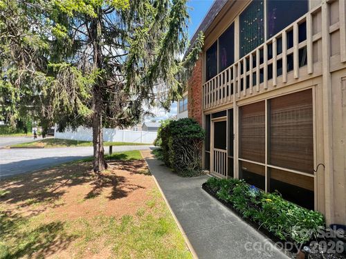 apt-a2-427 6th Ave W, Hendersonville, NC, 28739-4255 | Card Image