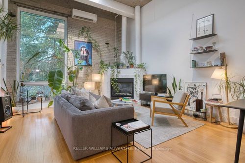 206-264 Seaton St, Toronto, ON, M5A2T4 | Card Image