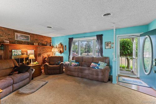 5067 Hemingway Lake Rd, Otter Lake, MI, 48464-9502 | Card Image