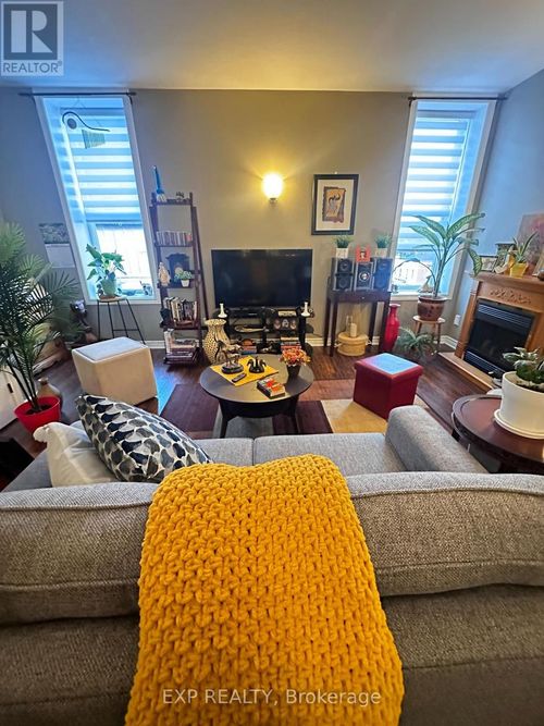 3b-43 Bridge St, Carleton Place, ON, K7C2V2 | Card Image