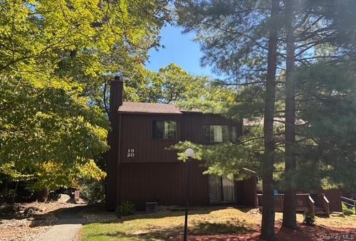 20 Redwood Dr, Highland Mills, NY, 10930-2813 | Card Image