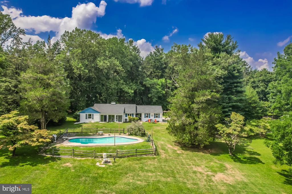 Ridgewood Dr, Coatesville, PA 19320