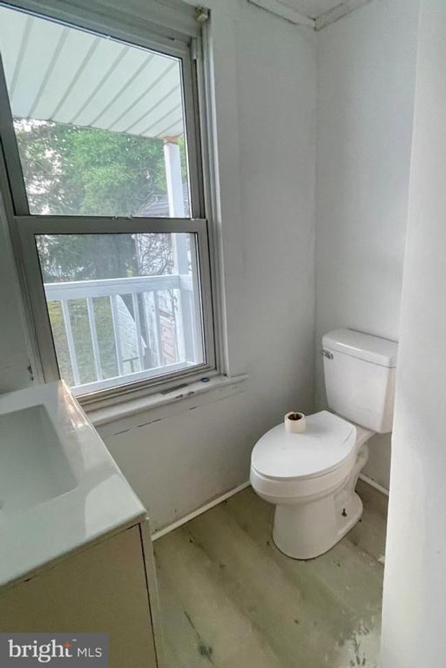 21 N Chestnut St, Home with 4 bedrooms, 2 bathrooms and null parking in Mount Carmel PA | Image 17