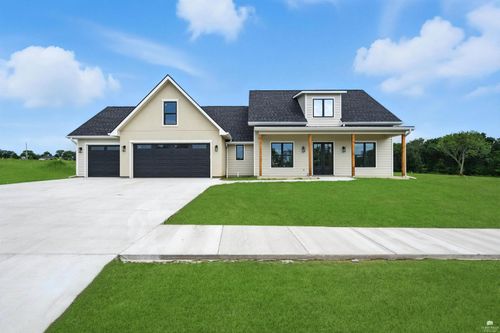 207 Sandbar Dr, Wamego, KS, 66547-9804 | Card Image