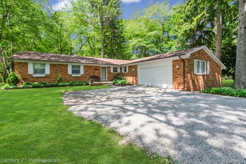 8638 Stone Rd, Clay, MI, 48001-3814 | Card Image