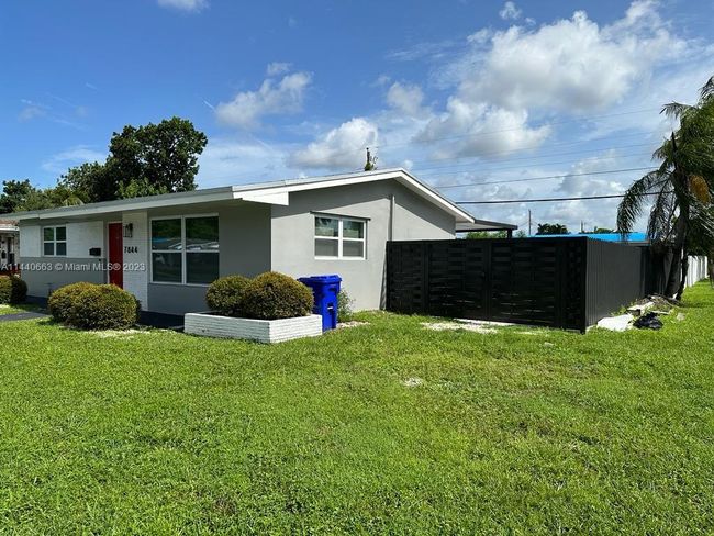 7844 Meridian St, House other with 2 bedrooms, 1 bathrooms and null parking in Miramar FL | Image 2