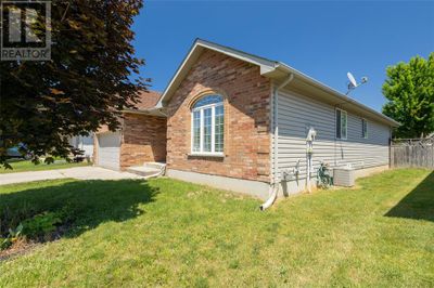 300 Parkside Dr, House other with 4 bedrooms, 2 bathrooms and null parking in Petrolia ON | Image 3