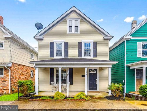 526 Brunswick St, BRUNSWICK, MD, 21716-1009 | Card Image