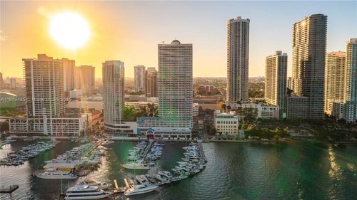 apt-1953-1717 N Bayshore Dr, MIAMI, FL, 33132-1156 | Card Image