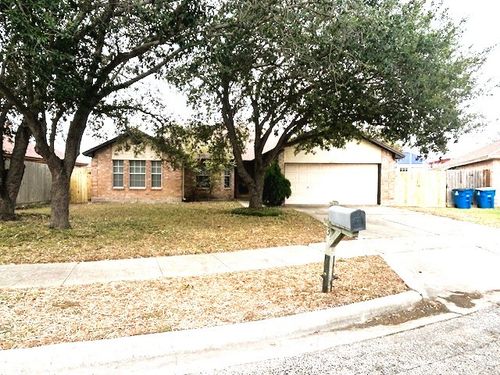 2331 Willow Dr, Portland, TX, 78374-3220 | Card Image