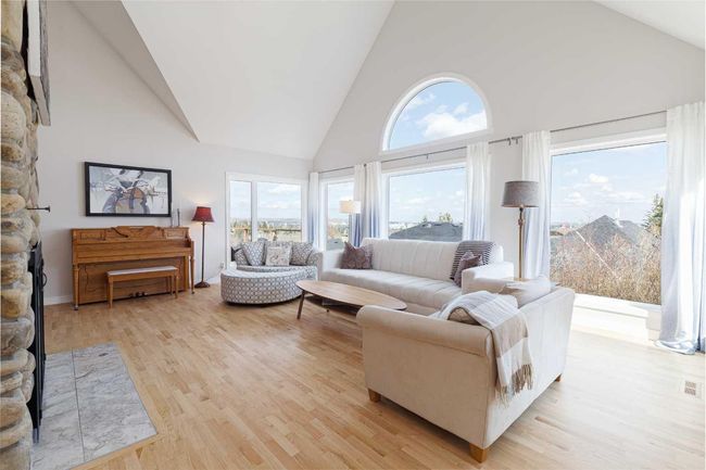127 Stratton Pk Sw, House other with 4 bedrooms, 3 bathrooms and 4 parking in Calgary AB | Image 13