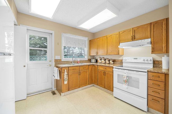 2727 Dovely Park Se, Home with 2 bedrooms, 1 bathrooms and 2 parking in Calgary AB | Image 24