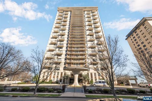 160 Overlook Ave, Hackensack, NJ, 07601-2207 | Card Image