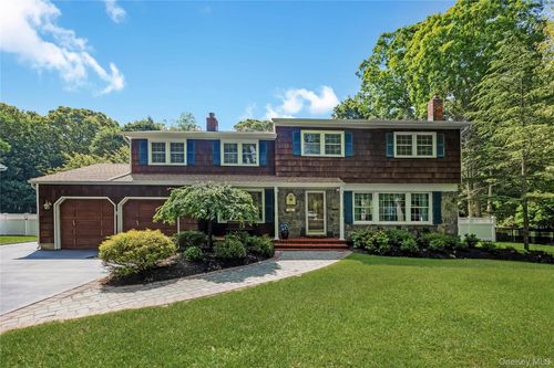 28 Cygnet Dr, Smithtown, NY, 11787-3304 | Card Image