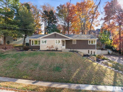 1 Kenwood Ave, Davenport, IA, 52803-3633 | Card Image