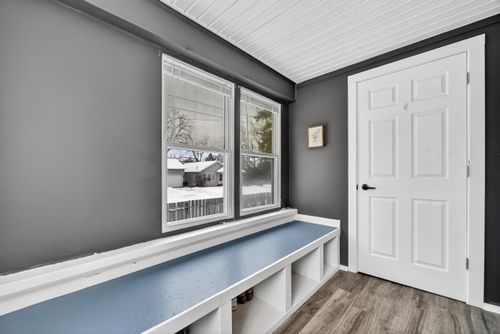 560 Paris Ave, Lansing, MI, 48910-3442 | Card Image