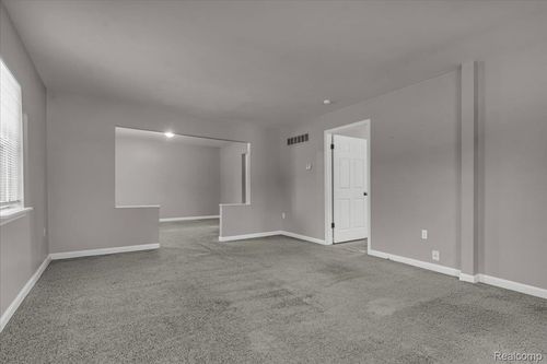 8268 Hudson Ave, Warren, MI, 48089-2333 | Card Image