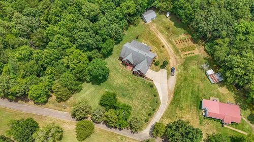 225 Nixon Loop, Savannah, TN, 38372-6572 | Card Image