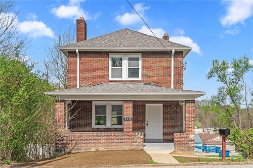 8250 Aber Rd, Verona, PA, 15147-1702 | Card Image