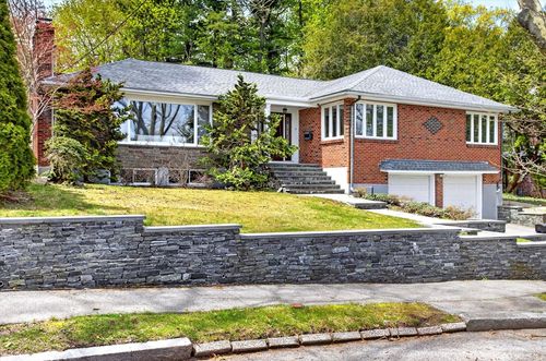 76 Goodnough Rd, Chestnut Hill, MA, 02467-3115 | Card Image