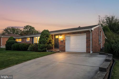 452 W Beaver St, Hallam, PA, 17406-1200 | Card Image