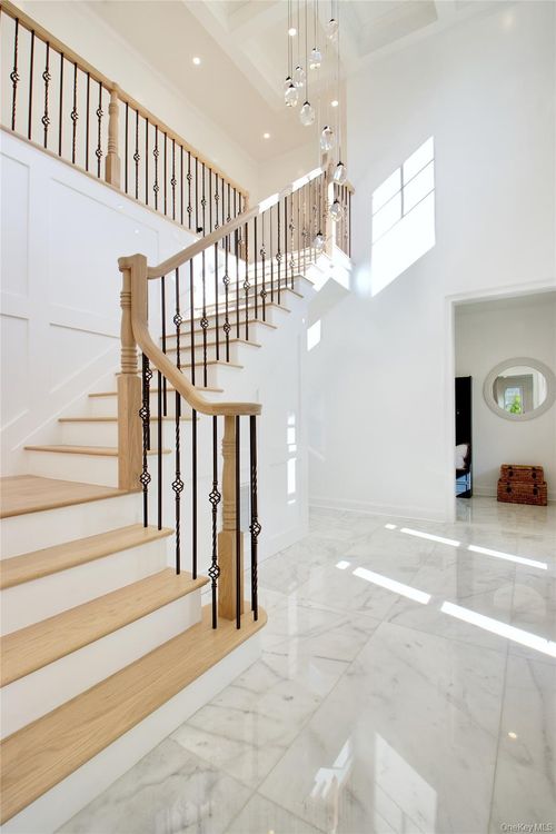 108 Tanners Pond Rd, Garden City, NY, 11530-2524 | Card Image