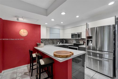 6821-6821 Brookline Dr, Hialeah, FL, 33015-2443 | Card Image