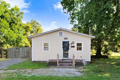 706 Caswell St, Smithfield, NC, 27577-4059 | Card Image