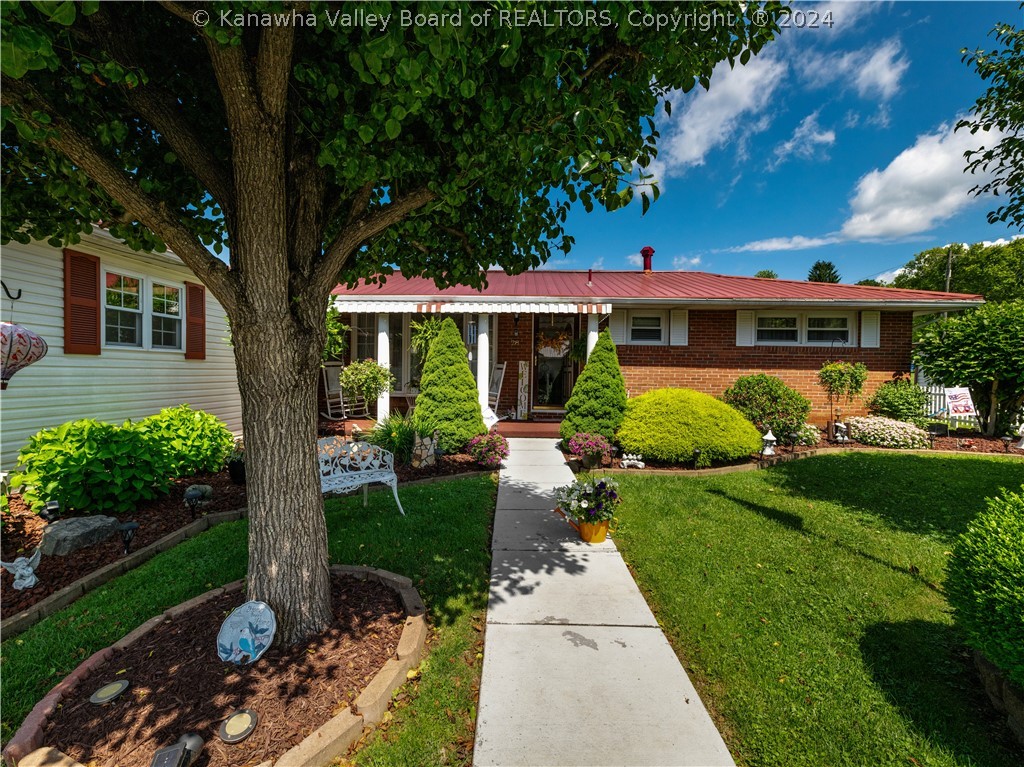 Circle Dr, Ravenswood, WV 26164
