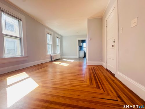 2-133 Quaker Ln S, West Hartford, CT, 06119-1635 | Card Image