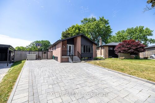 854 Antonio St, Pickering, ON, L1W1T3 | Card Image