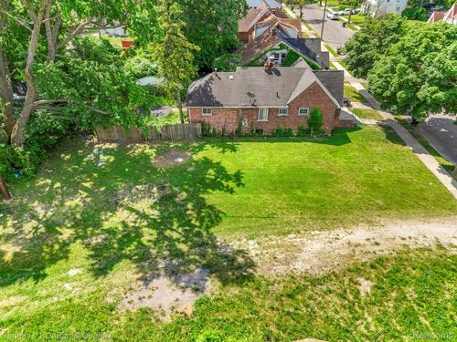8638 Northlawn St, Detroit, MI, 48204-3288 | Card Image