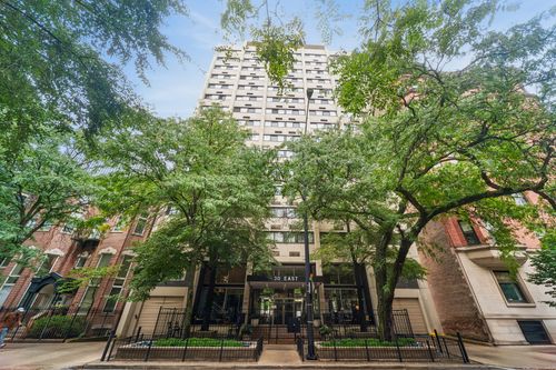 15c-30 E Division St, Chicago, IL, 60610-5297 | Card Image