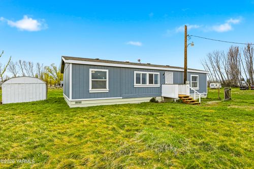 100 Trepanier Ln, Tieton, WA, 98947-9778 | Card Image