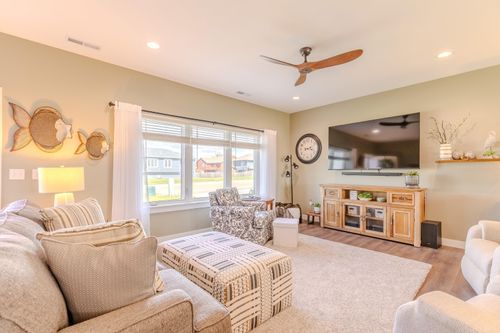 193-1305 38th St, Spirit Lake, IA, 51360-2058 | Card Image