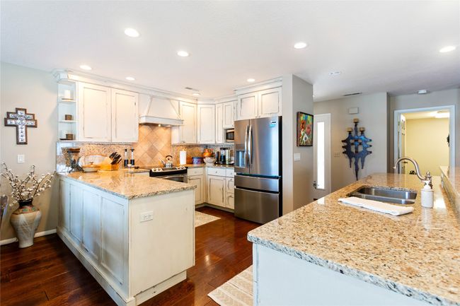 Kitchen featuring a peninsula, stainless steel appliances | Image 20