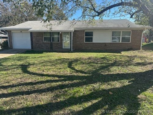 211 Trevyn St, Holdenville, OK, 74848-2861 | Card Image