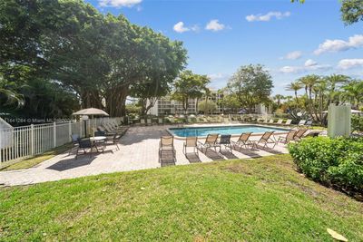 503 - 2671 S Course Dr, Condo with 2 bedrooms, 2 bathrooms and null parking in Pompano Beach FL | Image 3