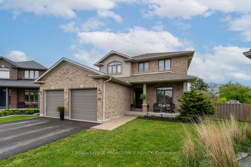 33 Butternut Crt, Belleville, ON, K8P0C5 | Card Image