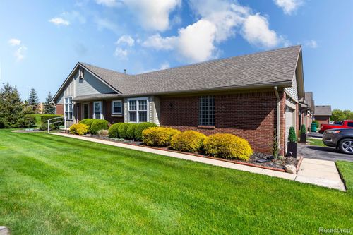 25380 Tara Ln, Flat Rock, MI, 48134-9077 | Card Image