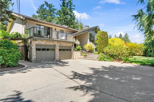 895 Dickinson Way, French Creek, BC, V9P1Z7 | Card Image