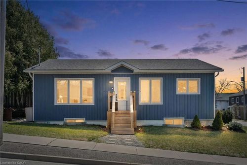 32 Nichol St W, Norfolk, ON, N0E1Y0 | Card Image