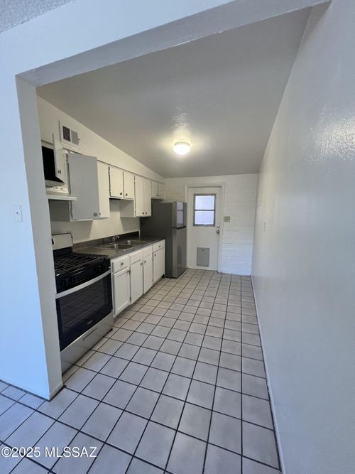 194 W Prince Rd, Tucson, AZ, 85705-3554 | Card Image