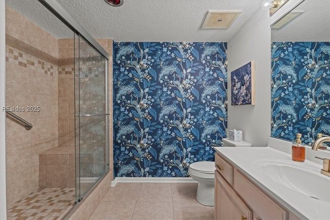 Guest suite bath with generous vanity. | Image 27