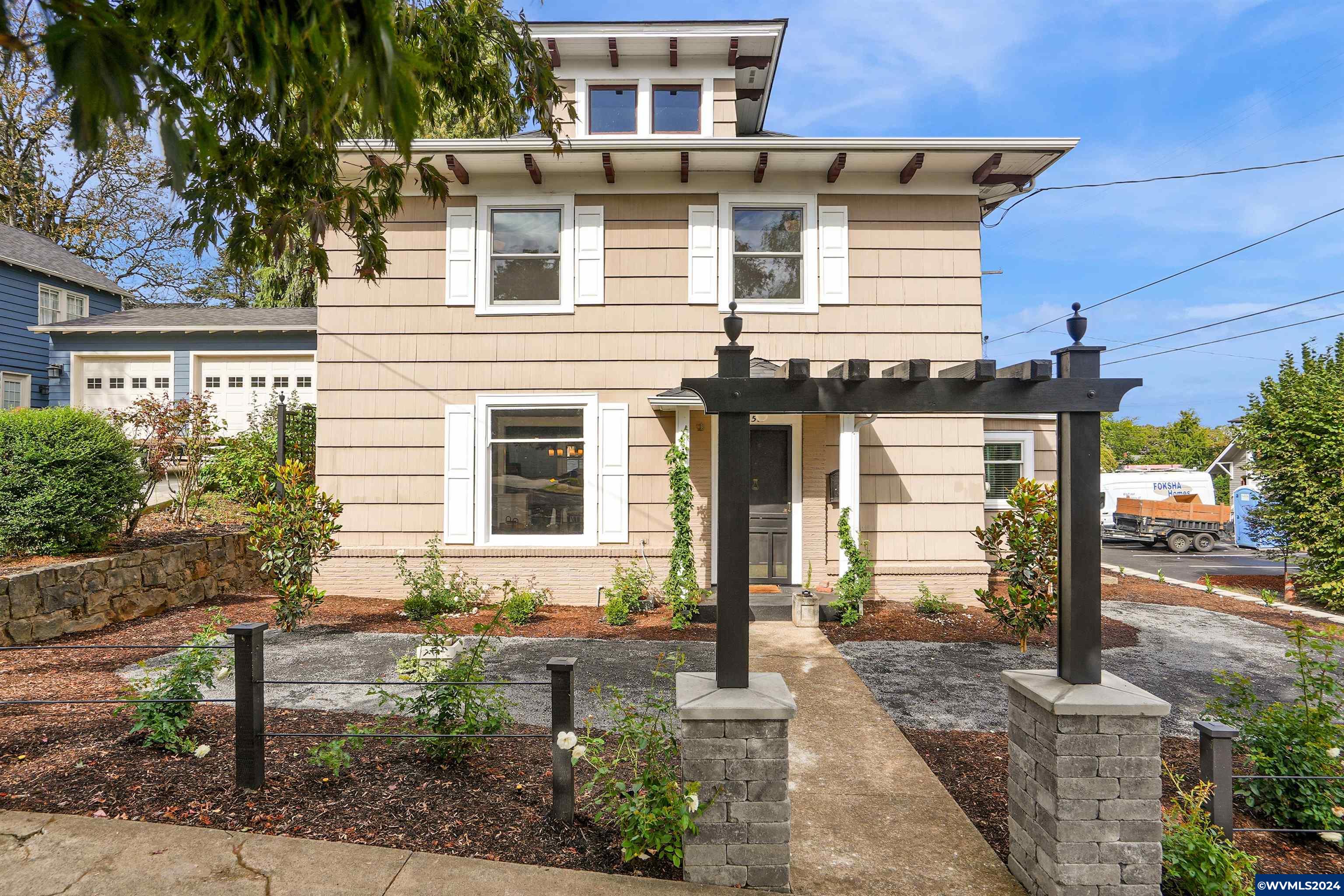 Washington St, Salem, OR 97302